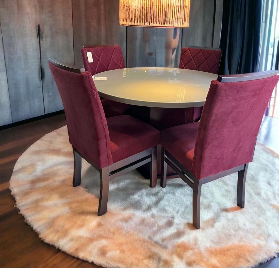 Mesa Red. Vidro 1,20 c/ Pé Central Sext. c/ 4 cad. Elegance